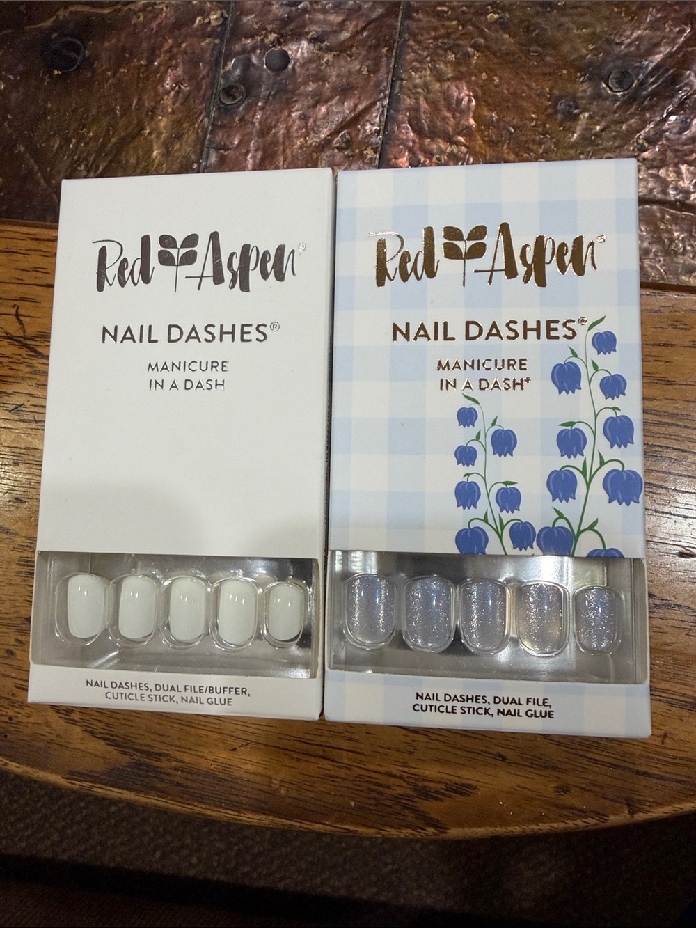 Red Aspen White & Silver Nail Dashes - Press-On Manicure